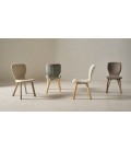 Silla tapizada con patas de madera DS690RVL