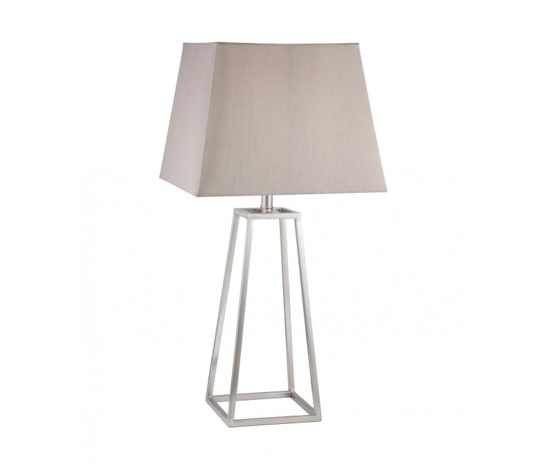 Lámpara de mesa con pie de metal geométrico