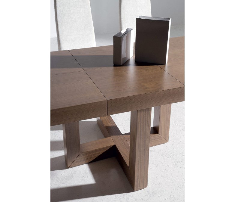 Mesa comedor extensible con tapa de madera DS832293